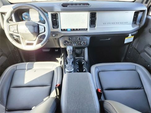New 2025 Ford Bronco Outer Banks w/ Sasquatch Package image 12