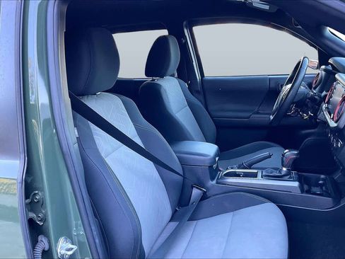 Used 2021 Toyota Tacoma TRD Sport image 8