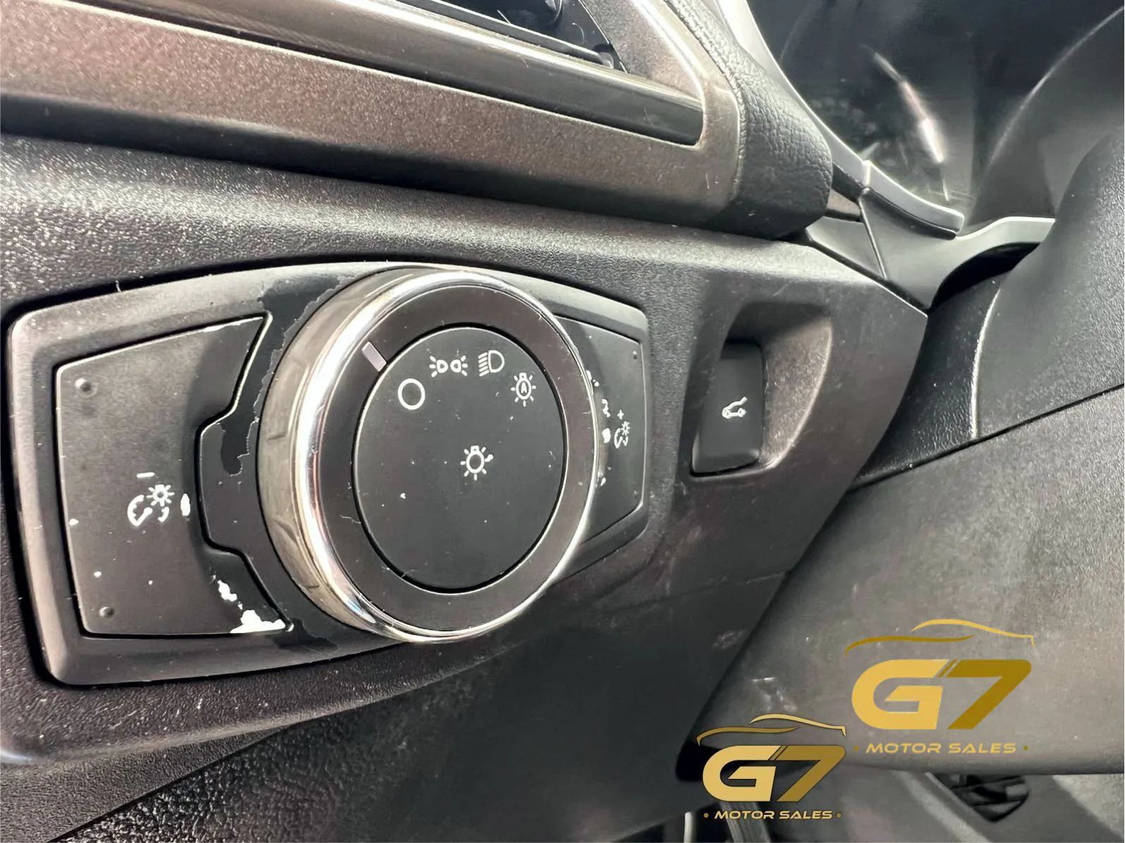 Used 2018 Ford Fusion SE w/ Fusion SE Technology Package FWD image 13