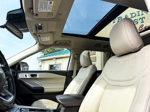 Used 2020 Ford Explorer Platinum w/ Premium Technology Package image 14