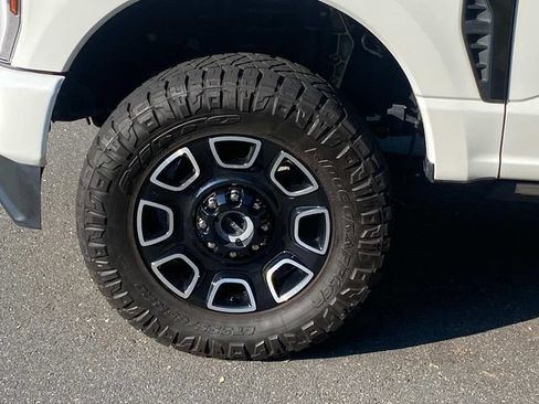 Used 2025 Ford F350 Platinum w/ FX4 Off-Road Package AWD/4WD image 5