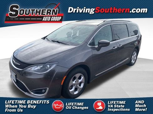 Used 2017 Chrysler Pacifica Touring-L Plus w/ Advanced Safetytec Group image 1