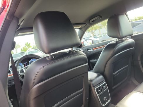 Used 2014 Chrysler 300 RWD image 19