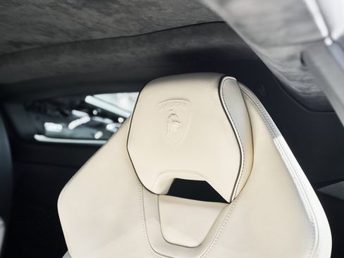 Used 2022 Lamborghini Huracan EVO image 42