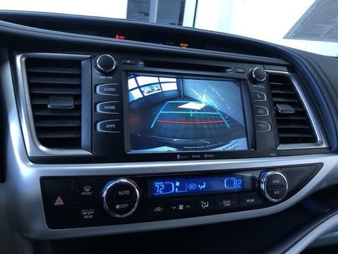Certified 2019 Toyota Highlander Plus image 29