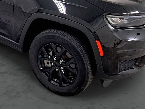Used 2024 Jeep Grand Cherokee L Laredo AWD/4WD image 14