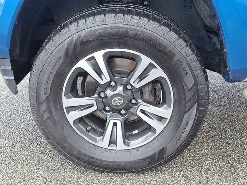 Used 2018 Toyota Tacoma TRD Sport image 10