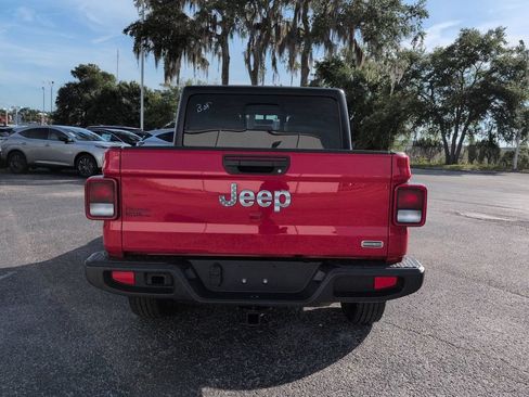 Used 2023 Jeep Gladiator Overland AWD/4WD image 5