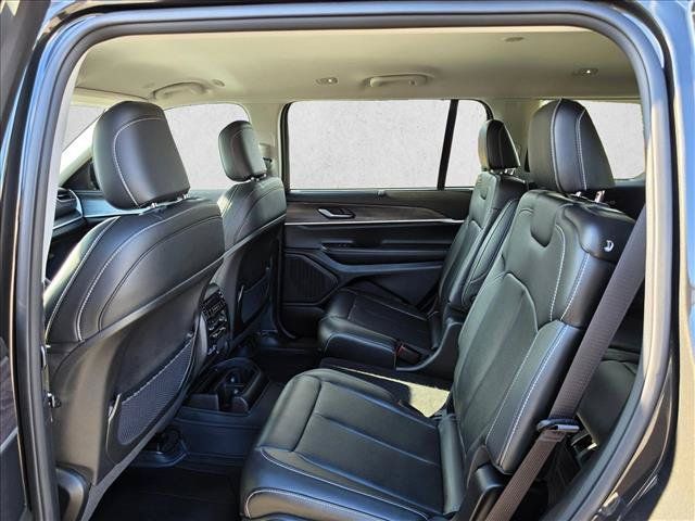 Used 2023 Jeep Grand Cherokee L Limited w/ Luxury Tech Group II AWD/4WD image 18
