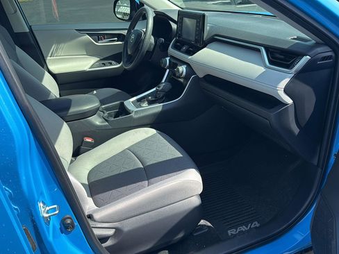 Used 2020 Toyota RAV4 XLE w/ Convenience Package image 12