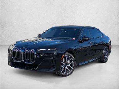 Used 2023 BMW 740i image 1