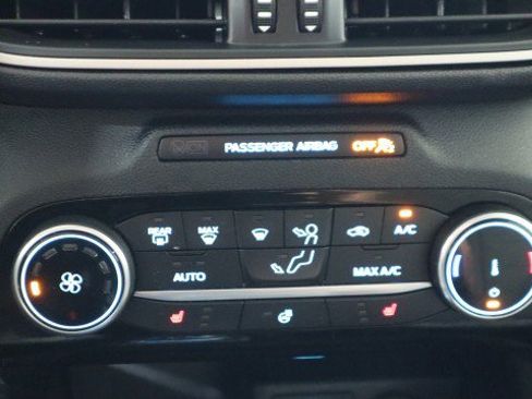 Used 2022 Ford Escape SE w/ Cold Weather Package image 16