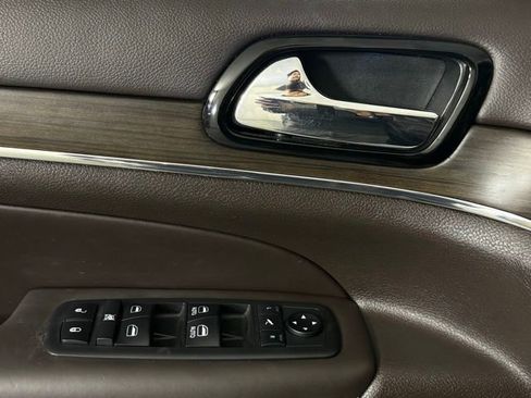 Used 2019 Jeep Grand Cherokee Overland image 14