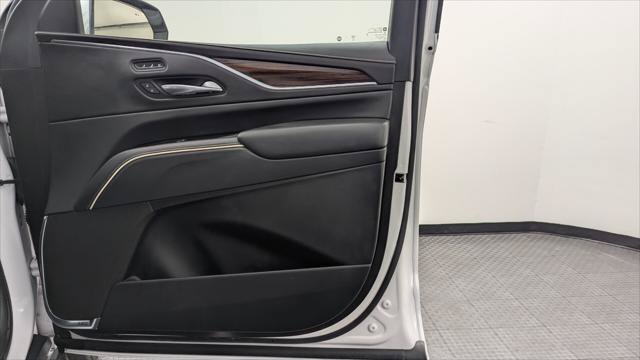 Used 2022 Cadillac Escalade Premium Luxury AWD/4WD image 22