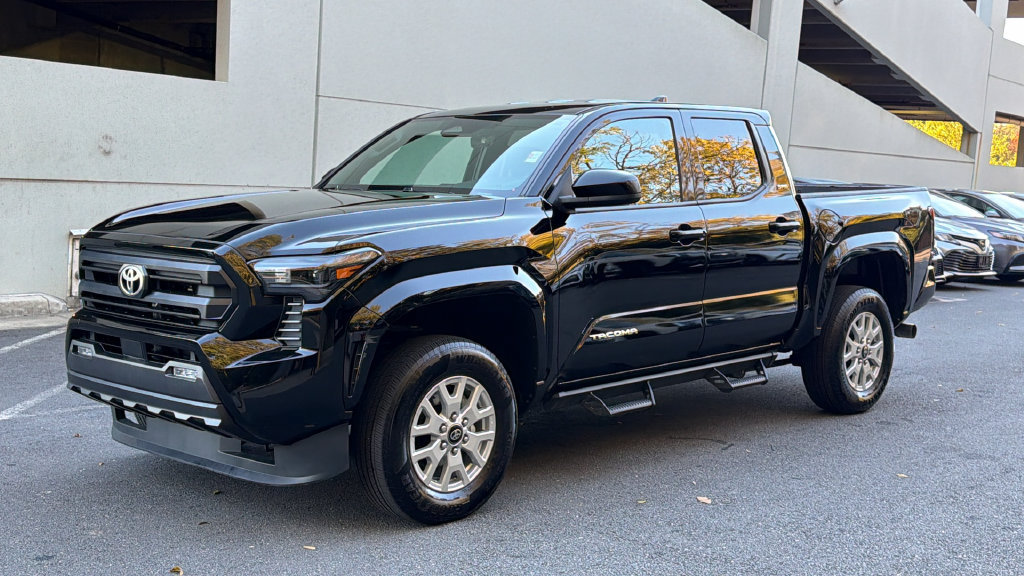 Used 2025 Toyota Tacoma SR5 AWD/4WD image 2