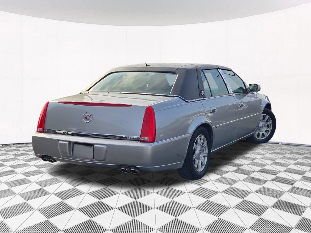 Used 2008 Cadillac DTS FWD image 16