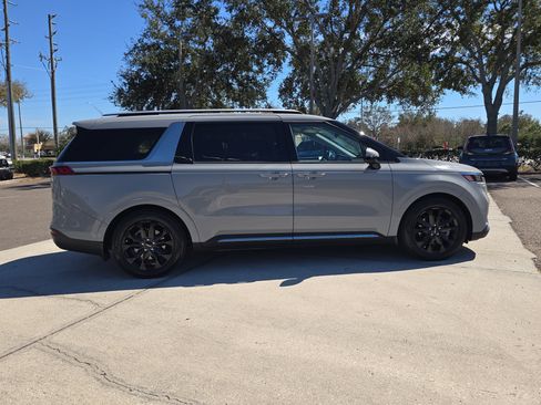 Certified 2023 Kia Carnival SX Prestige image 9