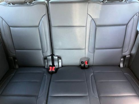 Used 2025 GMC Yukon XL Denali AWD/4WD image 19