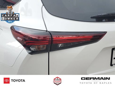 Used 2024 Toyota Highlander Limited FWD image 16