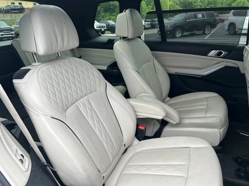 Used 2022 BMW X7 xDrive40i w/ M Sport Package AWD/4WD image 41