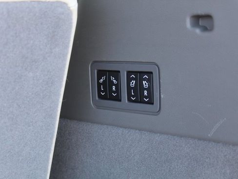 Used 2023 Cadillac XT6 Premium Luxury w/ Technology Package image 6