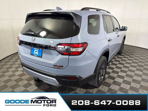 Used 2024 Honda Pilot TrailSport image 7