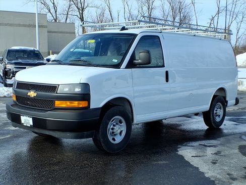Used 2025 Chevrolet Express 3500 Work Van w/ Driver Convenience Package image 2