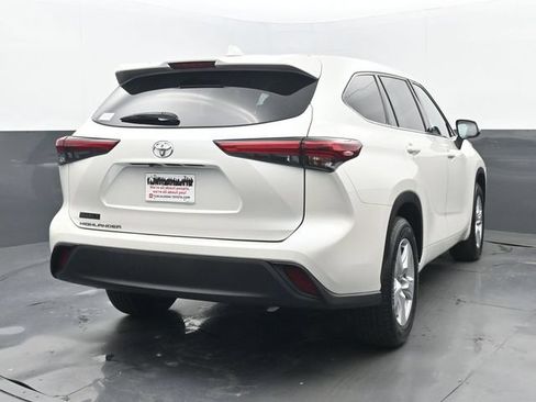 Used 2020 Toyota Highlander LE FWD image 22