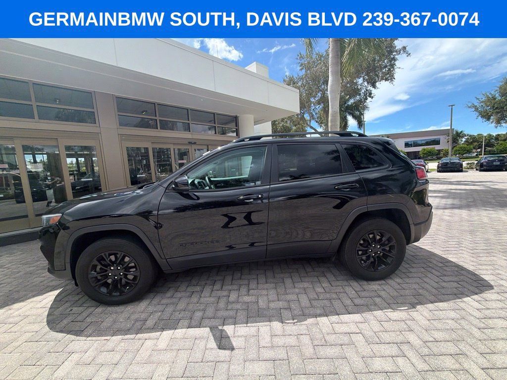 Used 2023 Jeep Cherokee Altitude Lux AWD/4WD image 4