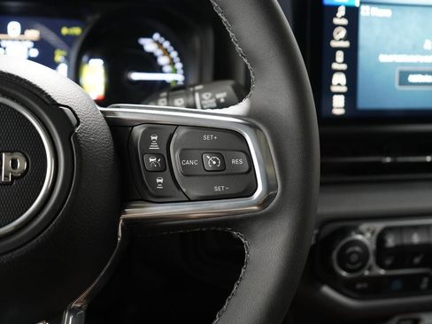 Used 2025 Jeep Wrangler Unlimited Sahara AWD/4WD image 12