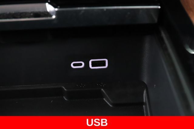 Used 2026 GMC Yukon Denali w/ Sun & Power Step Package AWD/4WD image 28
