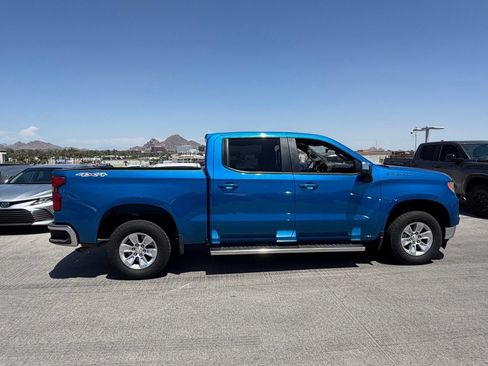 Used 2022 Chevrolet Silverado 1500 LT AWD/4WD image 3
