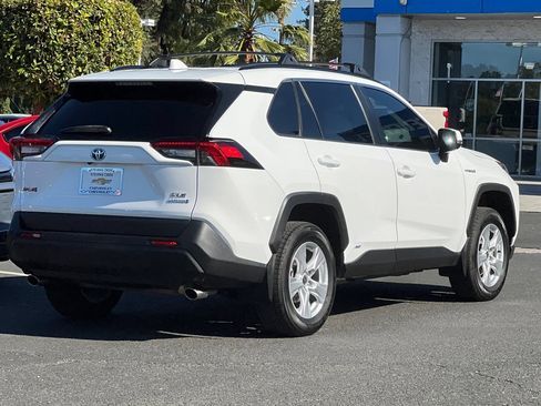 Used 2021 Toyota RAV4 XLE w/ XLE Grade Weather Package AWD/4WD image 5