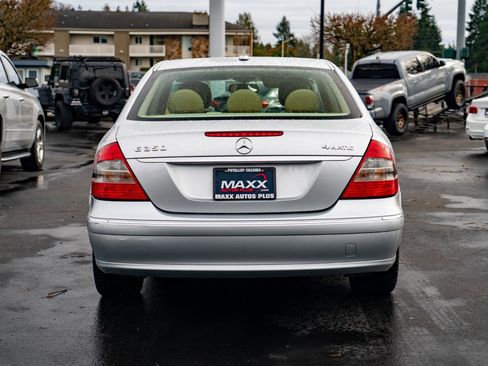 Used 2008 Mercedes-Benz E 350 4MATIC Sedan image 11