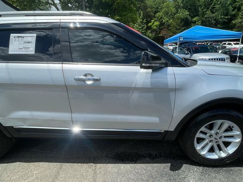 Used 2014 Ford Explorer XLT w/ Equipment Group 202A AWD/4WD image 11