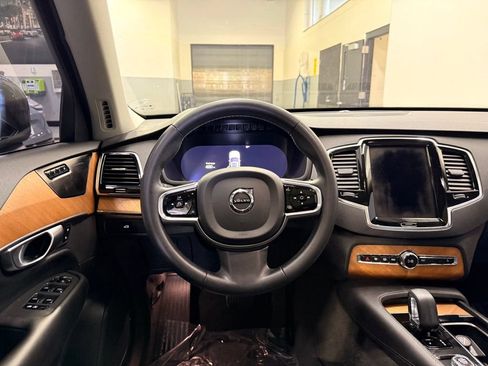 Used 2023 Volvo XC90 B6 Plus w/ Protection Package Premier AWD/4WD image 23