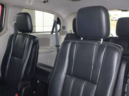 Used 2012 Chrysler Town & Country Touring w/ Entertainment Group #1 FWD image 34