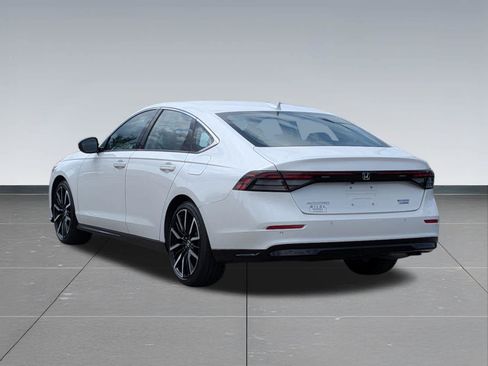 Used 2024 Honda Accord Touring image 3