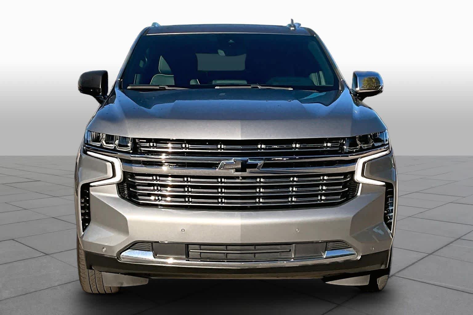 Used 2023 Chevrolet Suburban Premier RWD image 3