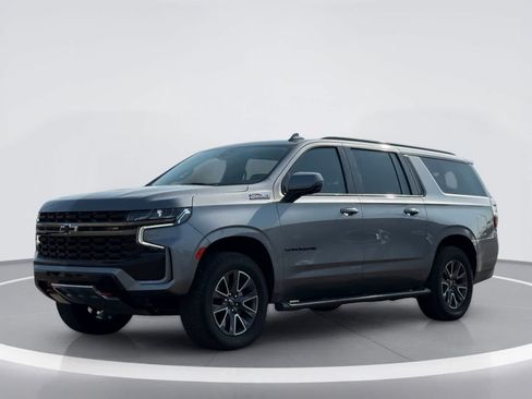 Used 2022 Chevrolet Suburban Z71 w/ Z71 Off-Road Package AWD/4WD image 2