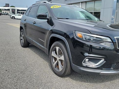 Used 2019 Jeep Cherokee Limited image 3