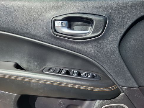 Used 2018 Jeep Compass Limited image 6