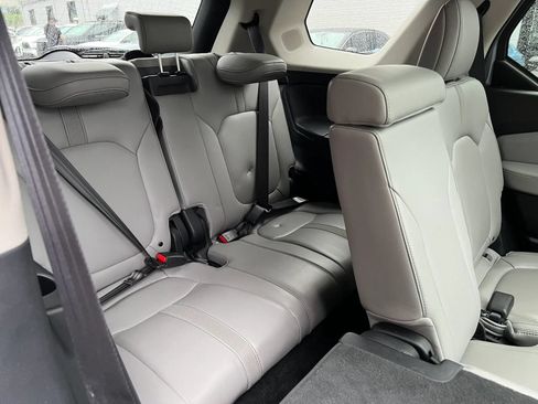Used 2025 Honda Pilot Touring image 10