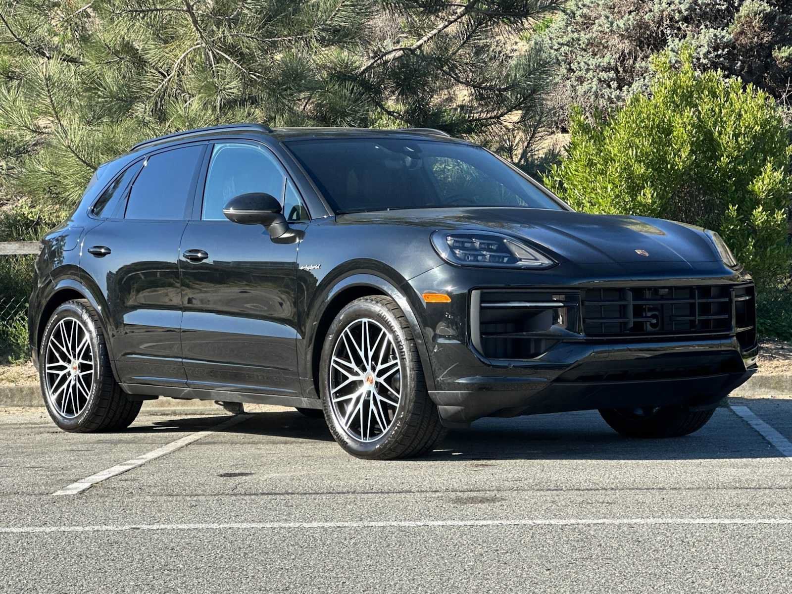 Certified 2025 Porsche Cayenne E-Hybrid AWD/4WD image 10