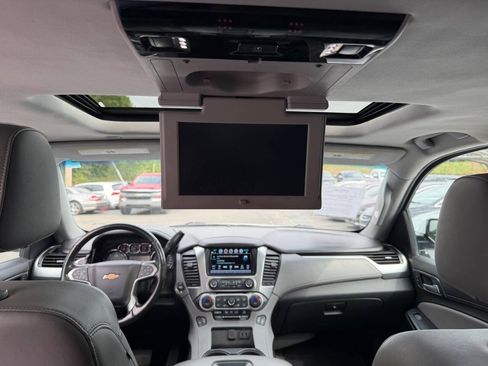 Used 2018 Chevrolet Suburban LT RWD image 35
