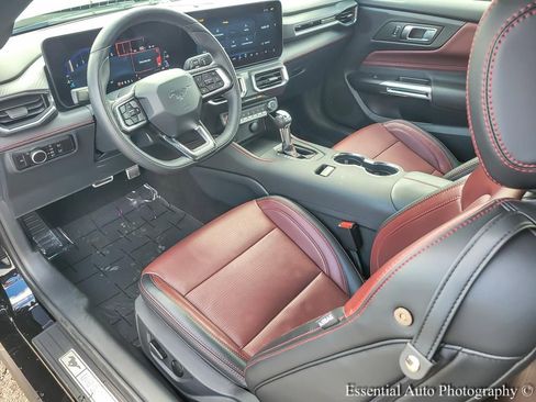Used 2025 Ford Mustang Premium RWD image 10