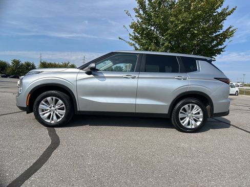 Used 2025 Mitsubishi Outlander ES image 4