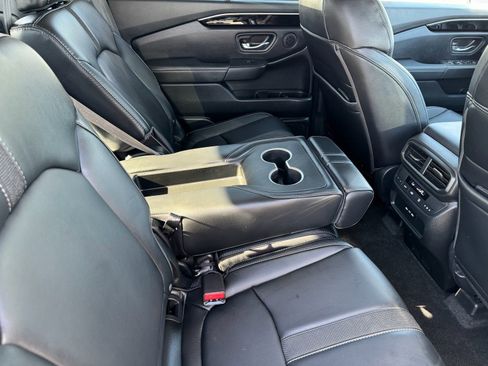 Used 2024 Honda Pilot Touring image 15