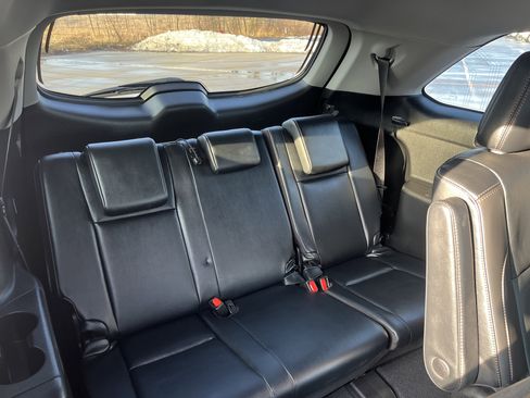 Used 2019 Toyota Highlander XLE image 14