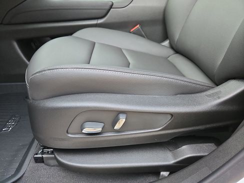 New 2025 Cadillac XT5 Luxury w/ LPO, Floor Liner Package image 17